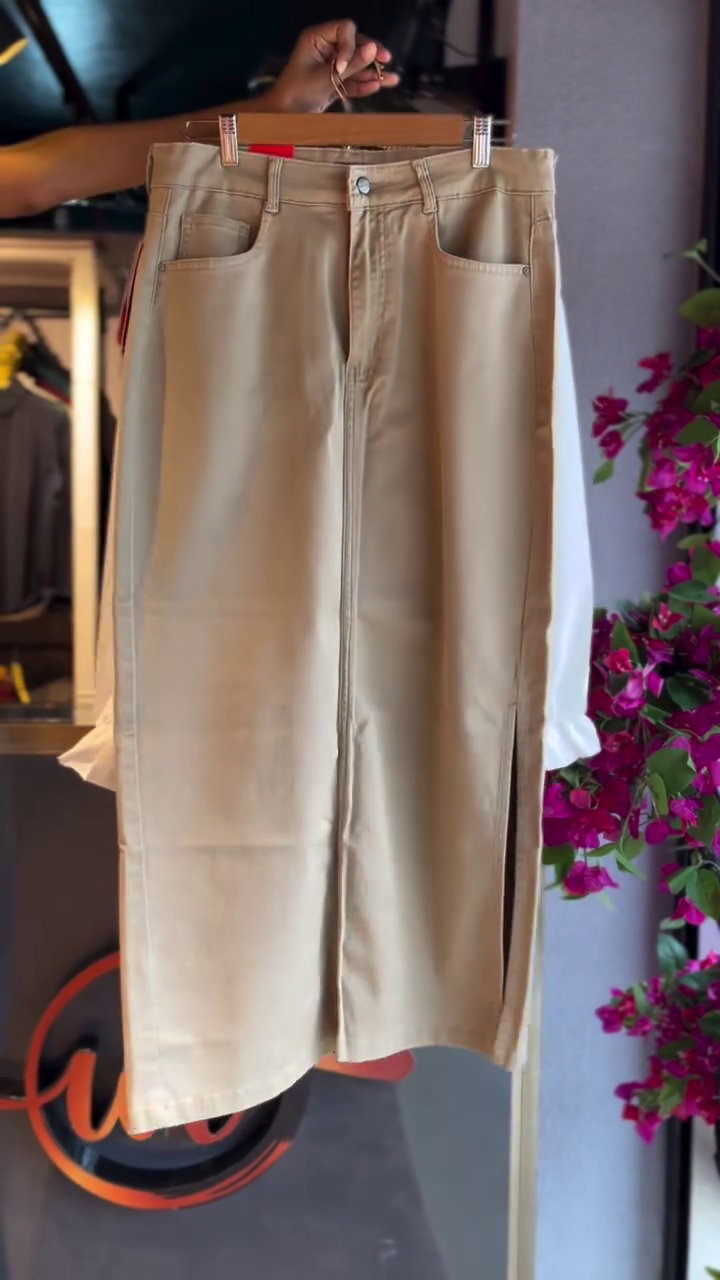 Corset Blouse in Floral Tapestry & High-Waisted Skirt in Beige - Image 2