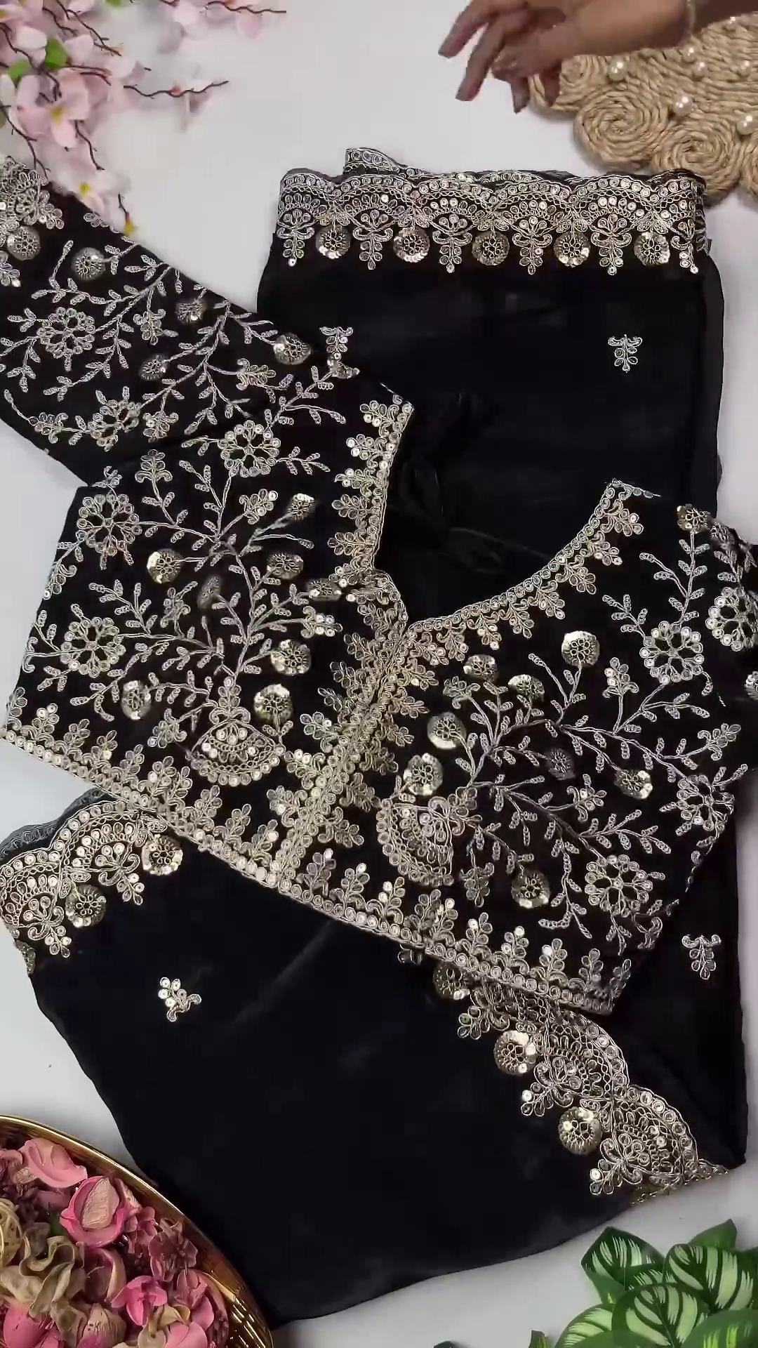 Grand Maroon Velvet Saree Set with Floral Zari jaal - Image 2