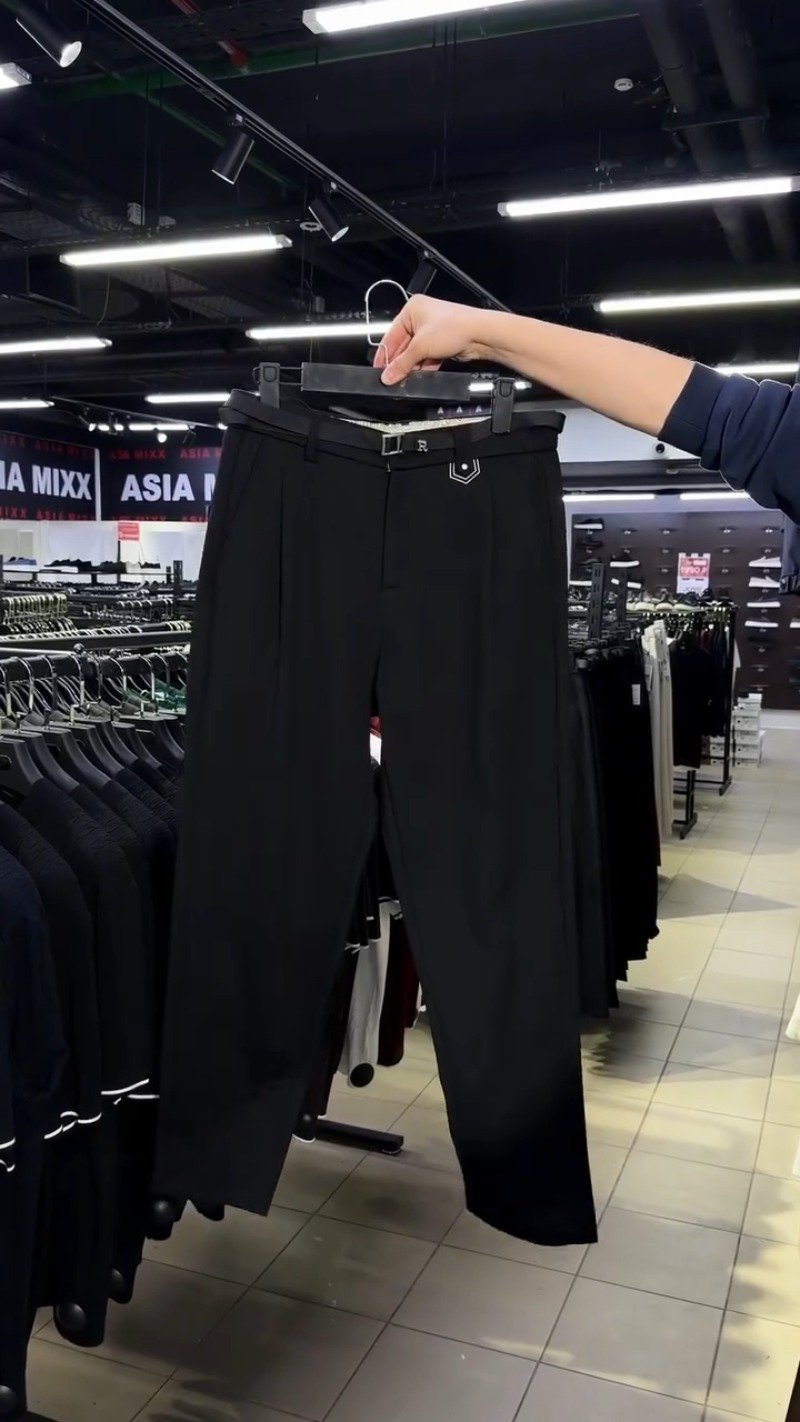 Modern Urban Aesthetic Leather Jacket and Trousers Ensemble - Image 2