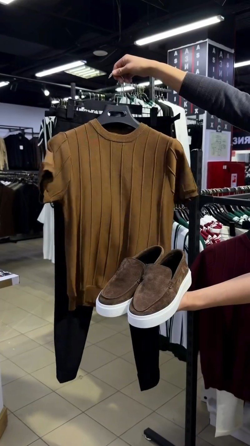 Minimalist Ribbed Knit T-Shirt and Suede Slip-On Set – Available in White, Emerald Green, Earthy Brown & Deep Burgundy - Image 3