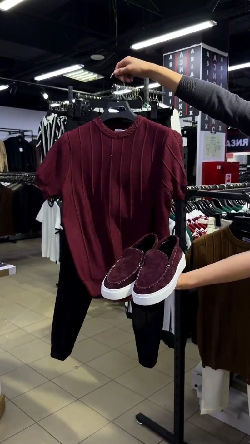 Minimalist Ribbed Knit T-Shirt and Suede Slip-On Set – Available in White, Emerald Green, Earthy Brown & Deep Burgundy - Image 4