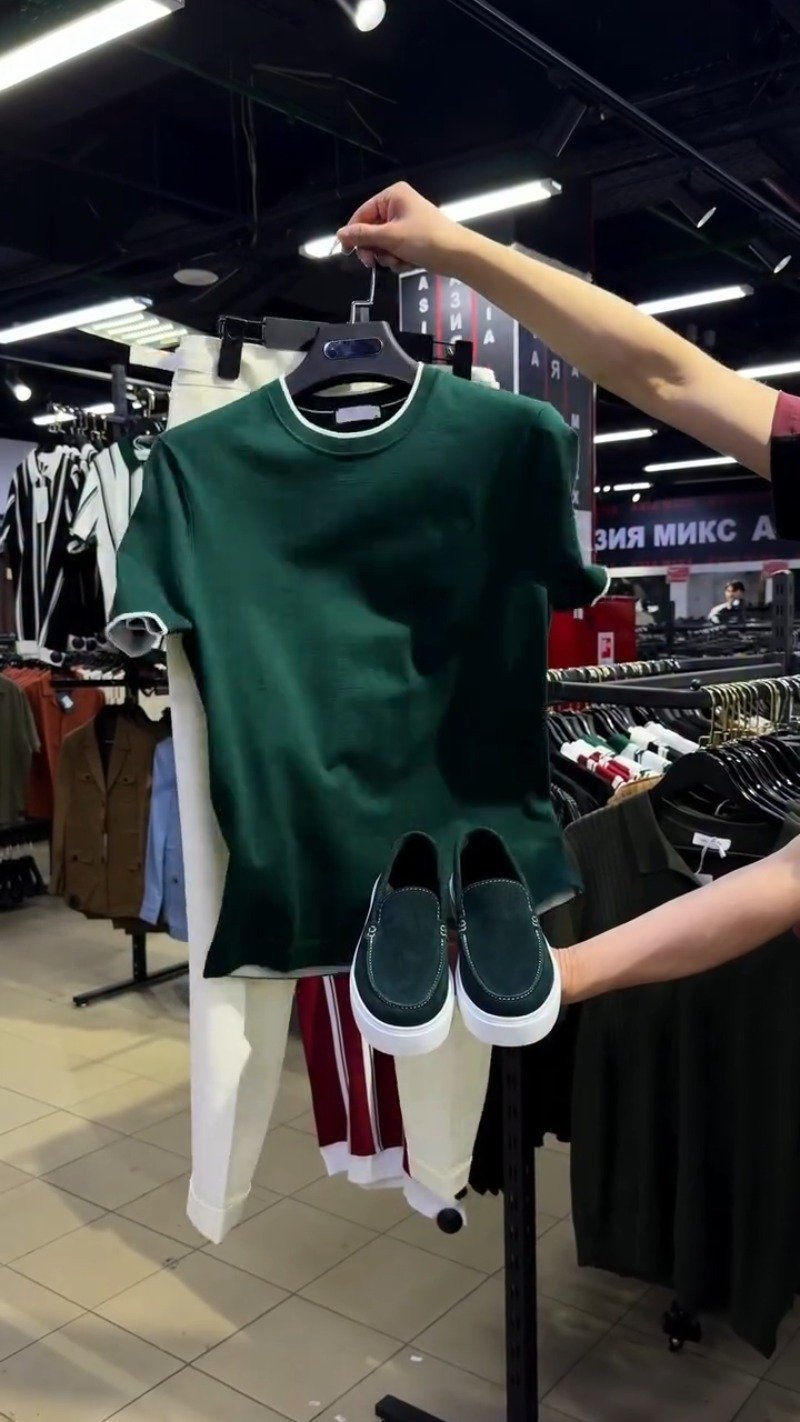 Urban Minimalist Crew-Neck T-Shirt and Trouser Ensemble – Available in Forest Green & Crisp White