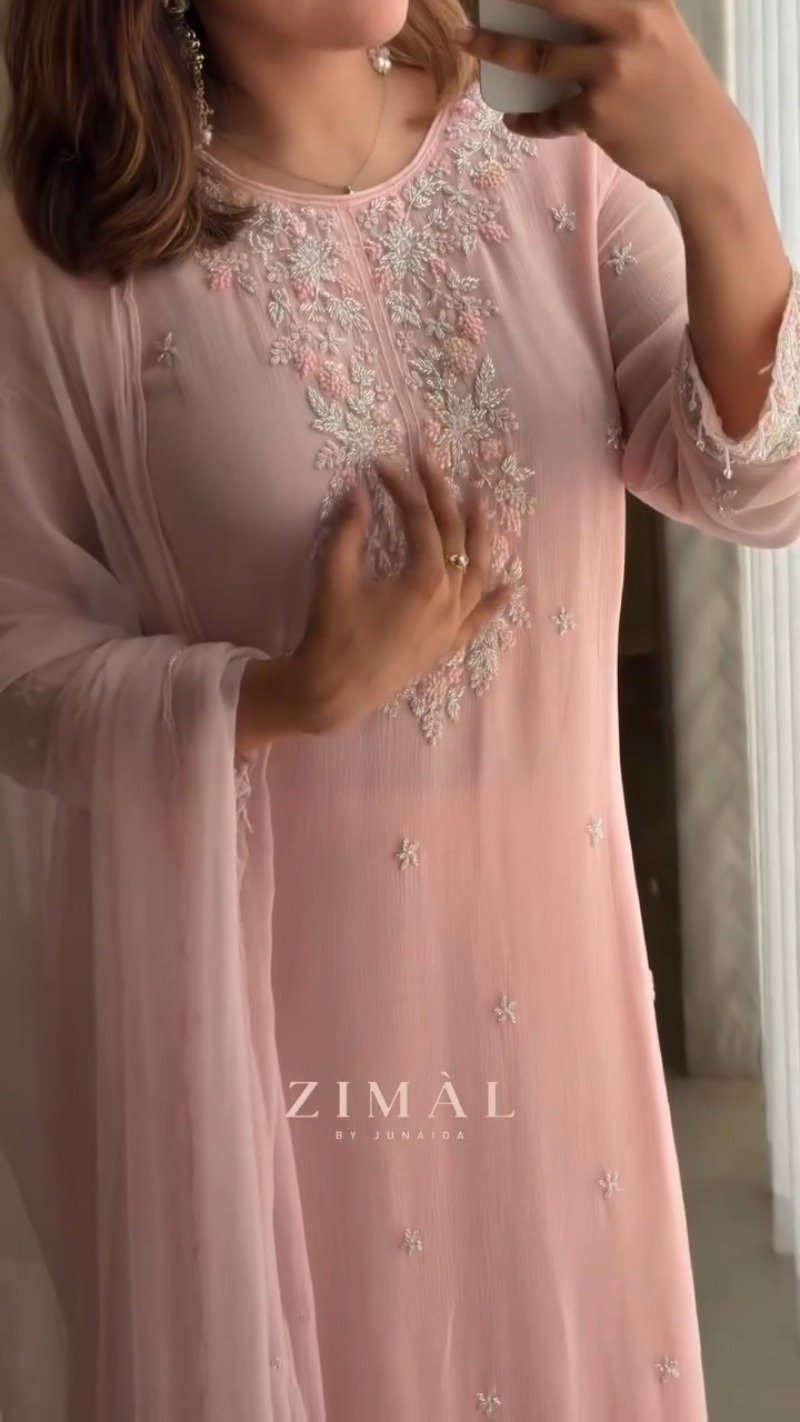 Blush Pink Embroidered Chiffon Kurta Set with Dupatta - Image 5