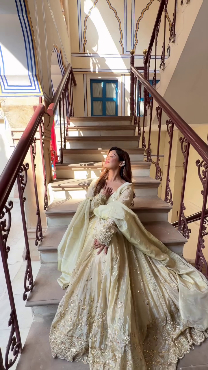 Ivory Luminescence: Scalloped Zari Anarkali Gown - Image 2