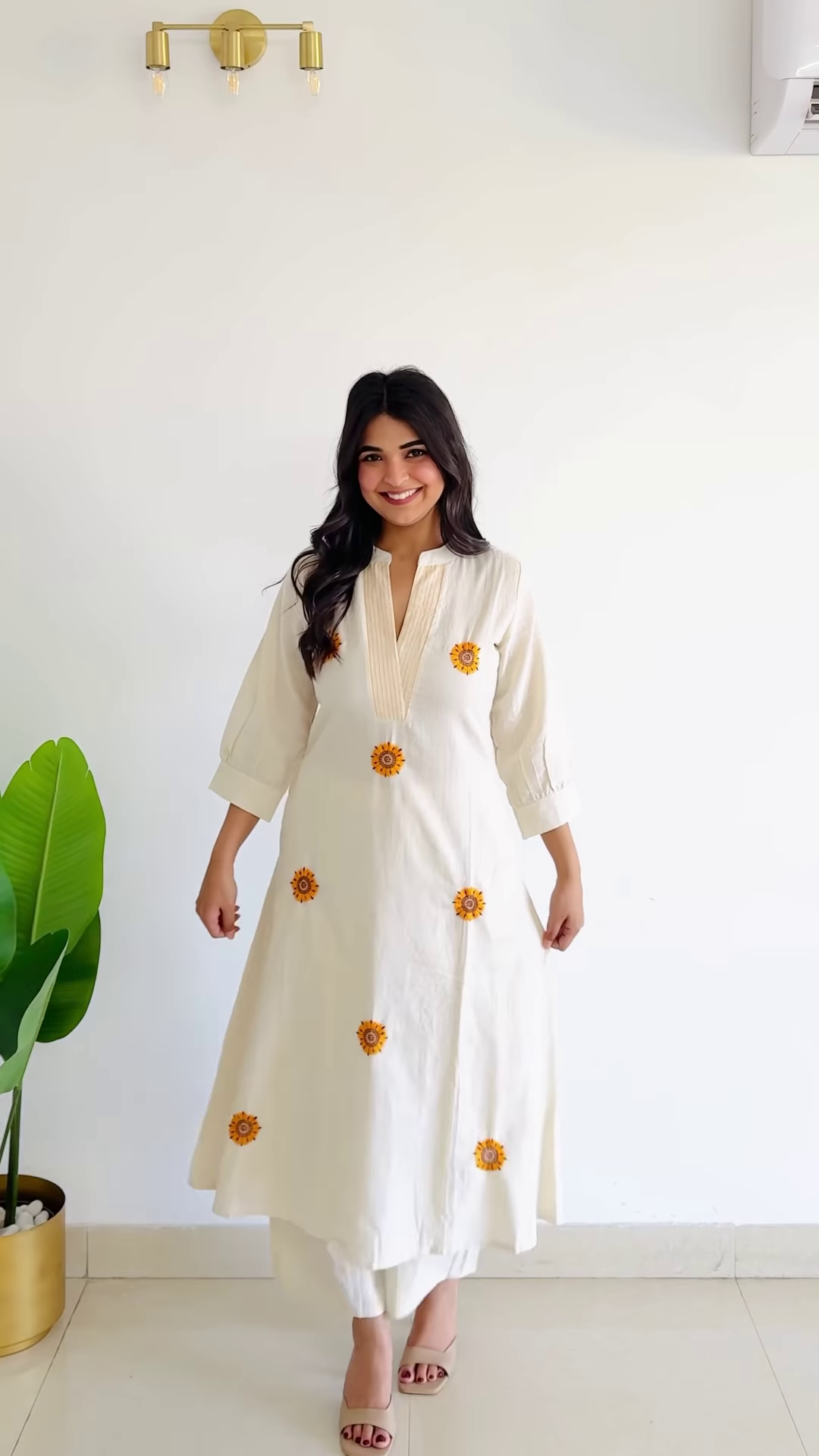 Meadow Serenade: Pleated Floral Cotton A-Line Suit Set - Image 3