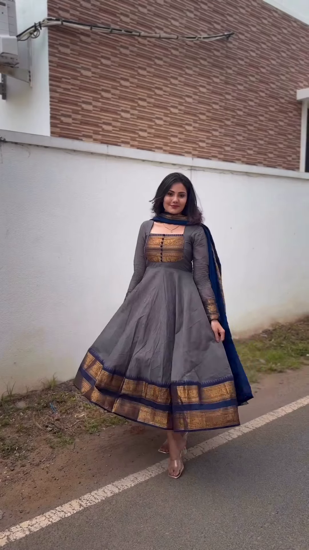 Charcoal Heritage: Mangalagiri Silk-Cotton Anarkali Set - Image 2