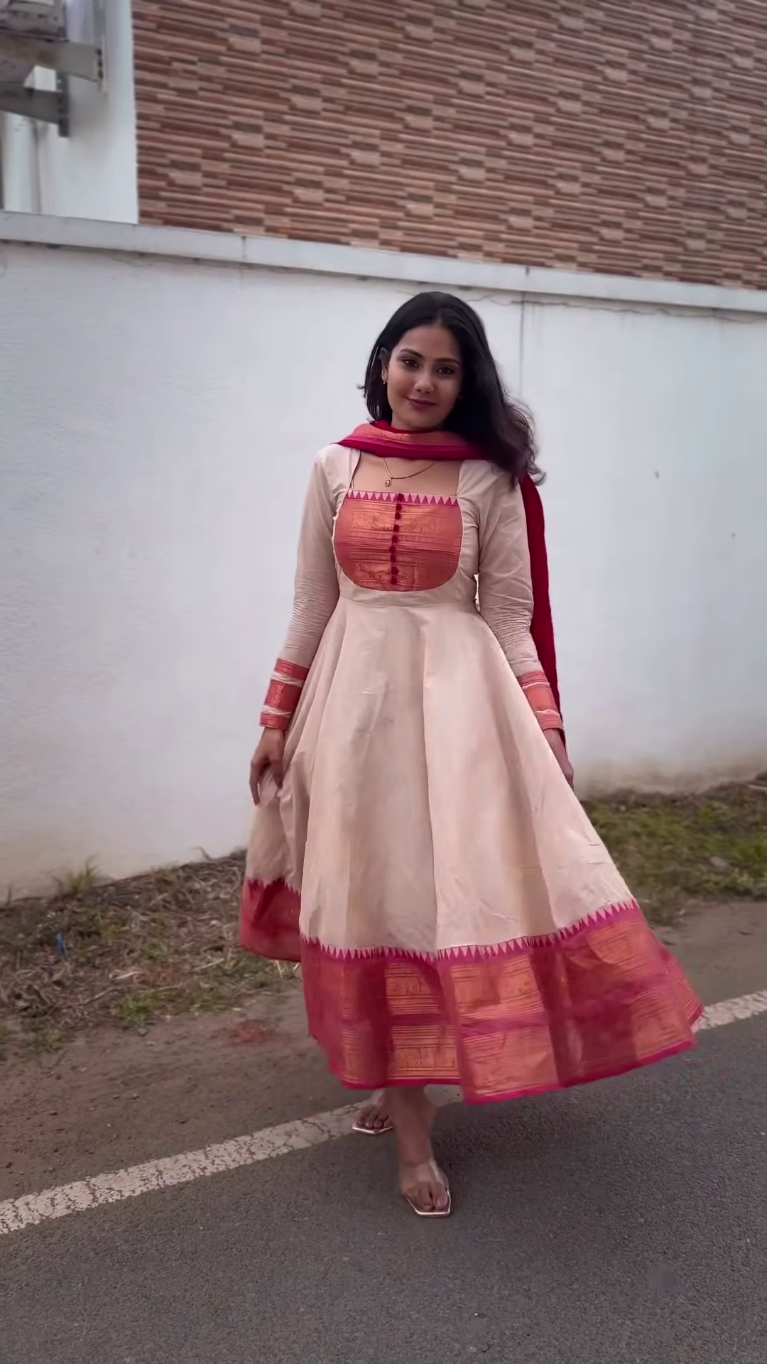 Charcoal Heritage: Mangalagiri Silk-Cotton Anarkali Set - Image 3