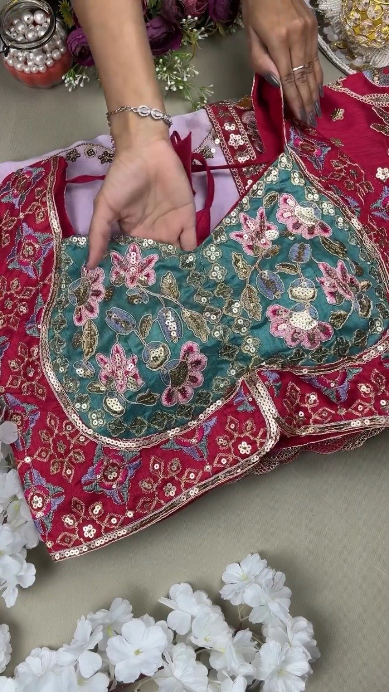 Enchanting Floral Embroidered Saree with Dual-Tone Cut-Work Blouse – Available in Lavender and Deep Berry - Image 2