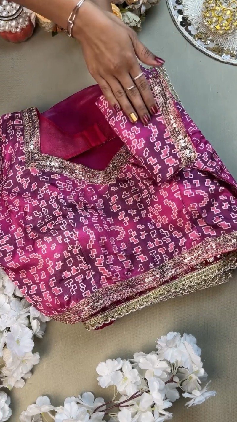 Magenta Georgette Geometric-Print Saree & Designer Blouse Ensemble - Image 3