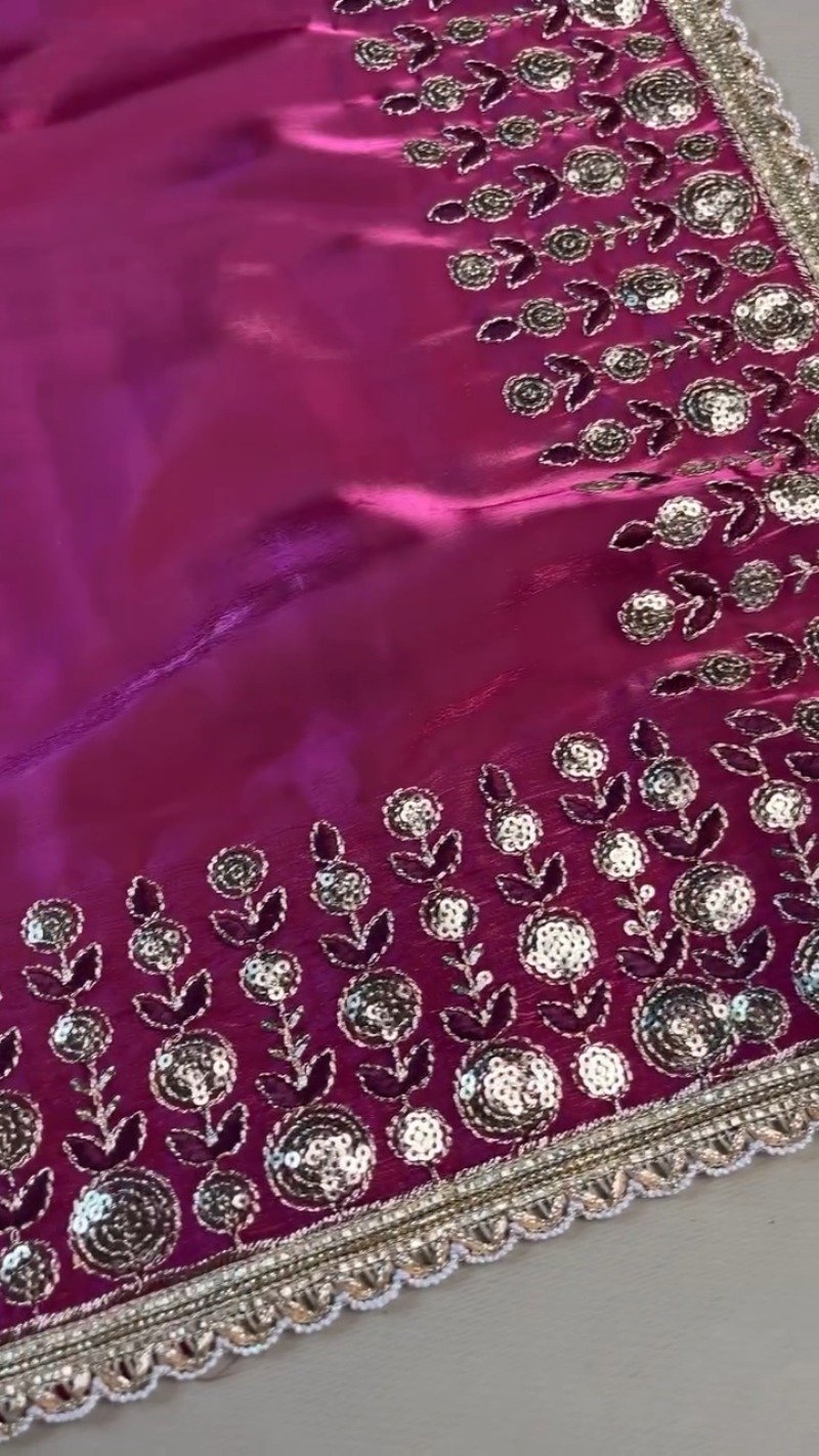 Magenta Georgette Geometric-Print Saree & Designer Blouse Ensemble - Image 4