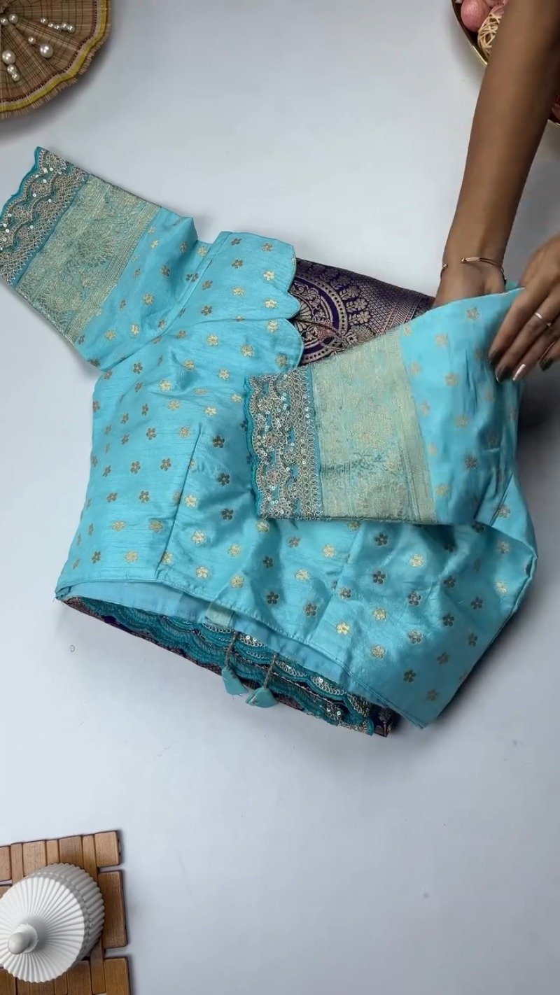 Exquisite Banarasi Scalloped Edge Saree & Blouse Set – Available in Cream, Black, Blue & Red - Image 3