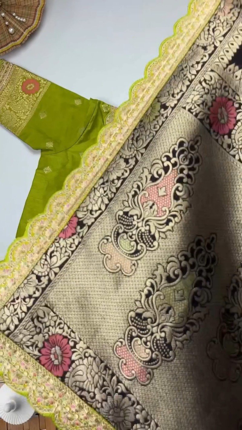 Exquisite Banarasi Scalloped Edge Saree & Blouse Set – Available in Cream, Black, Blue & Red - Image 5