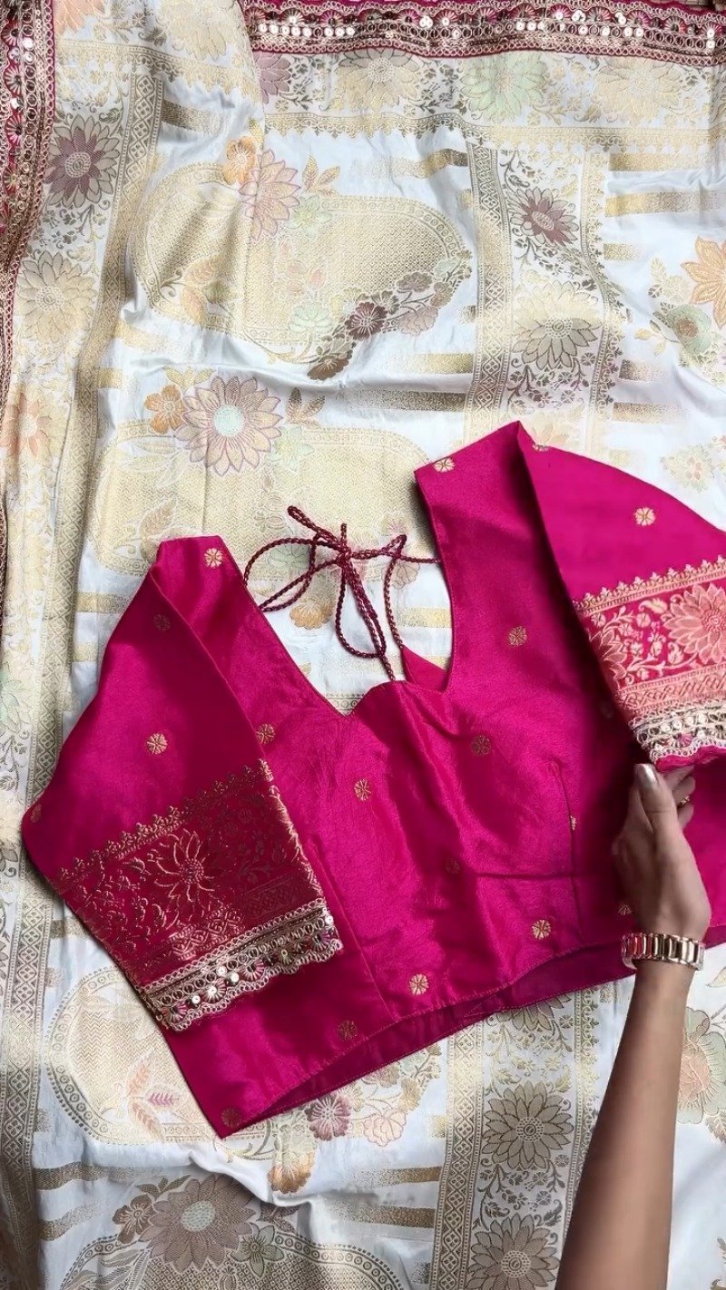 Exquisite Brocade-Embellished Saree and Blouse Set – Available in Cream & Magenta