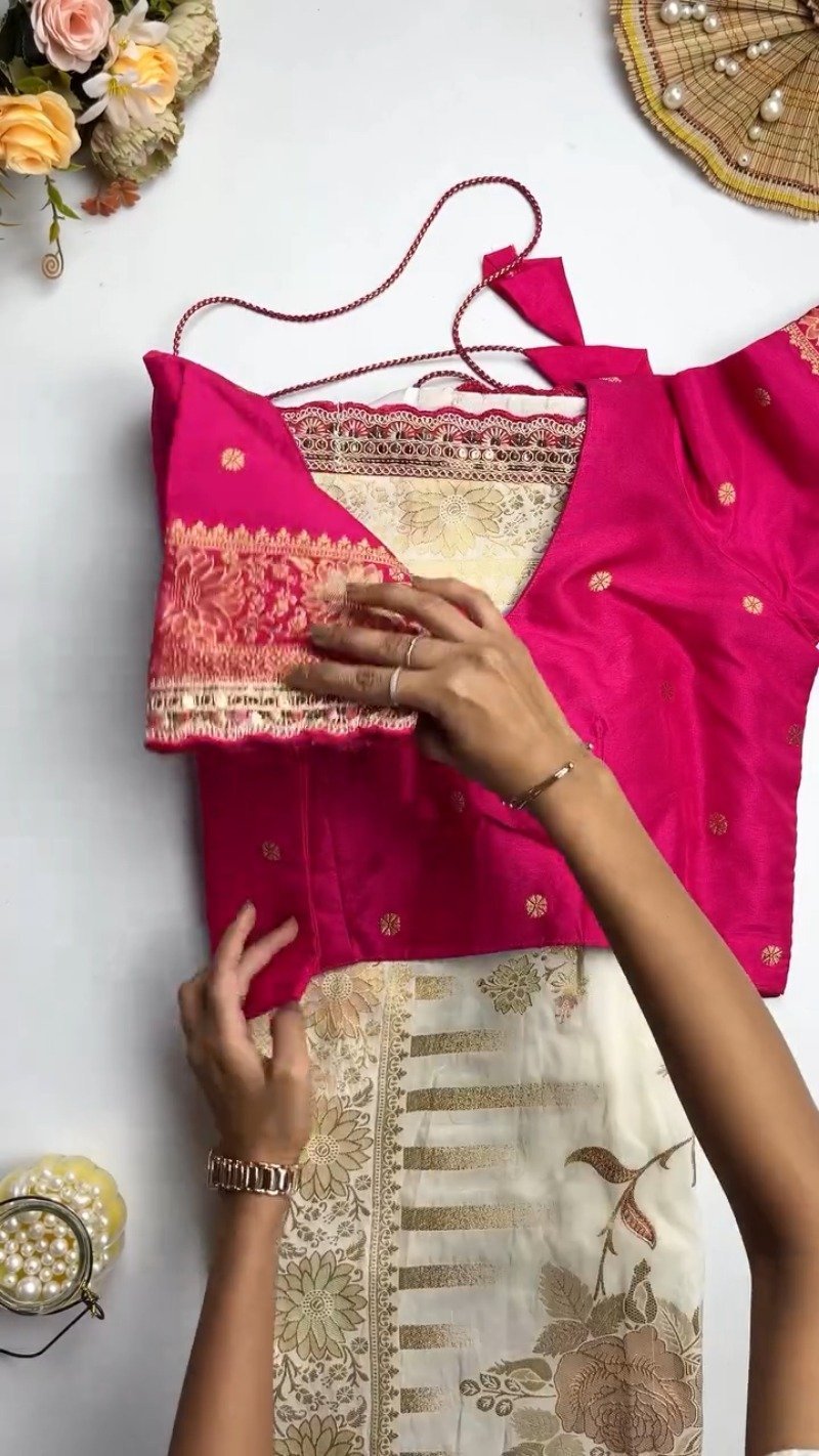 Exquisite Brocade-Embellished Saree and Blouse Set – Available in Cream & Magenta - Image 3