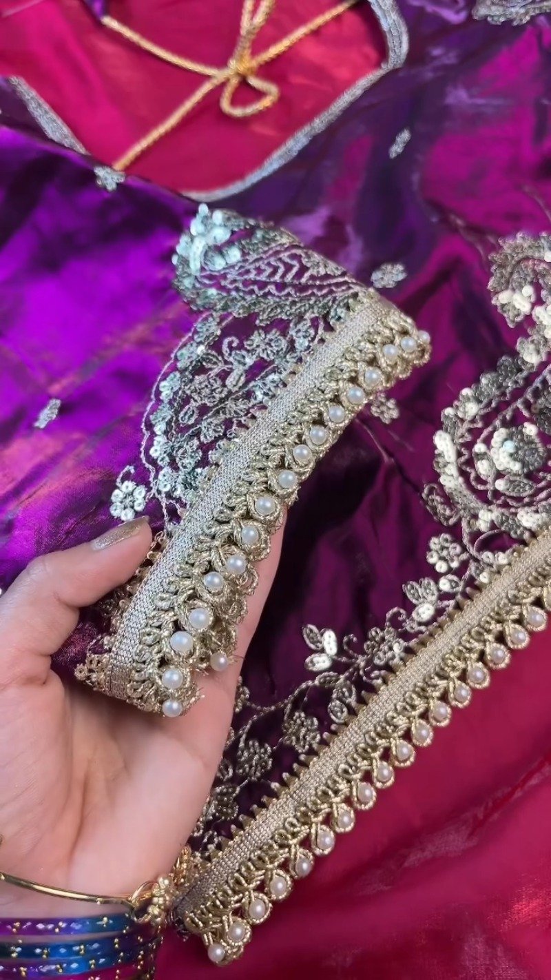 Royal Purple & Berry Pink Artisan Embroidered Saree Ensemble – Available in Purple & Pink - Image 4