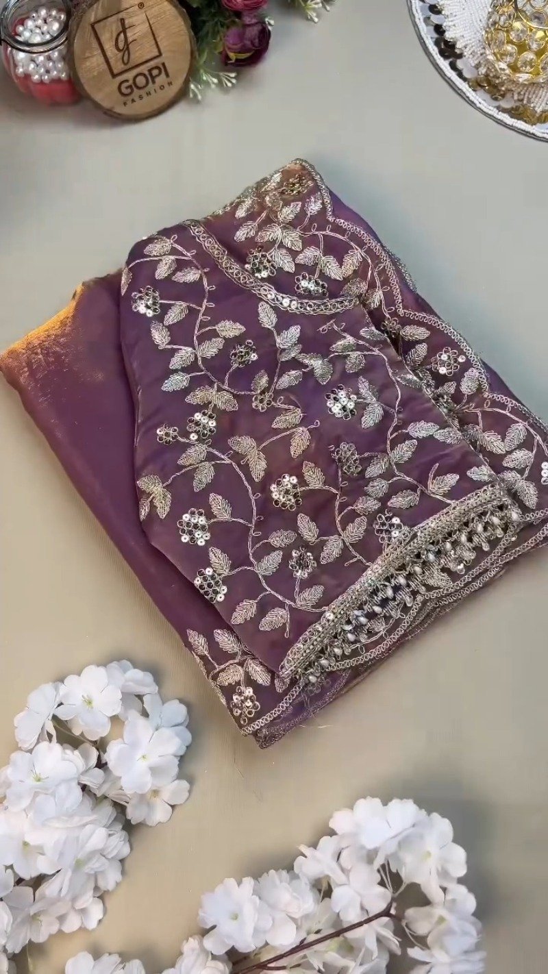 Enchanting Lavender Organza Saree Set with Silver Zari Embroidery - Image 2