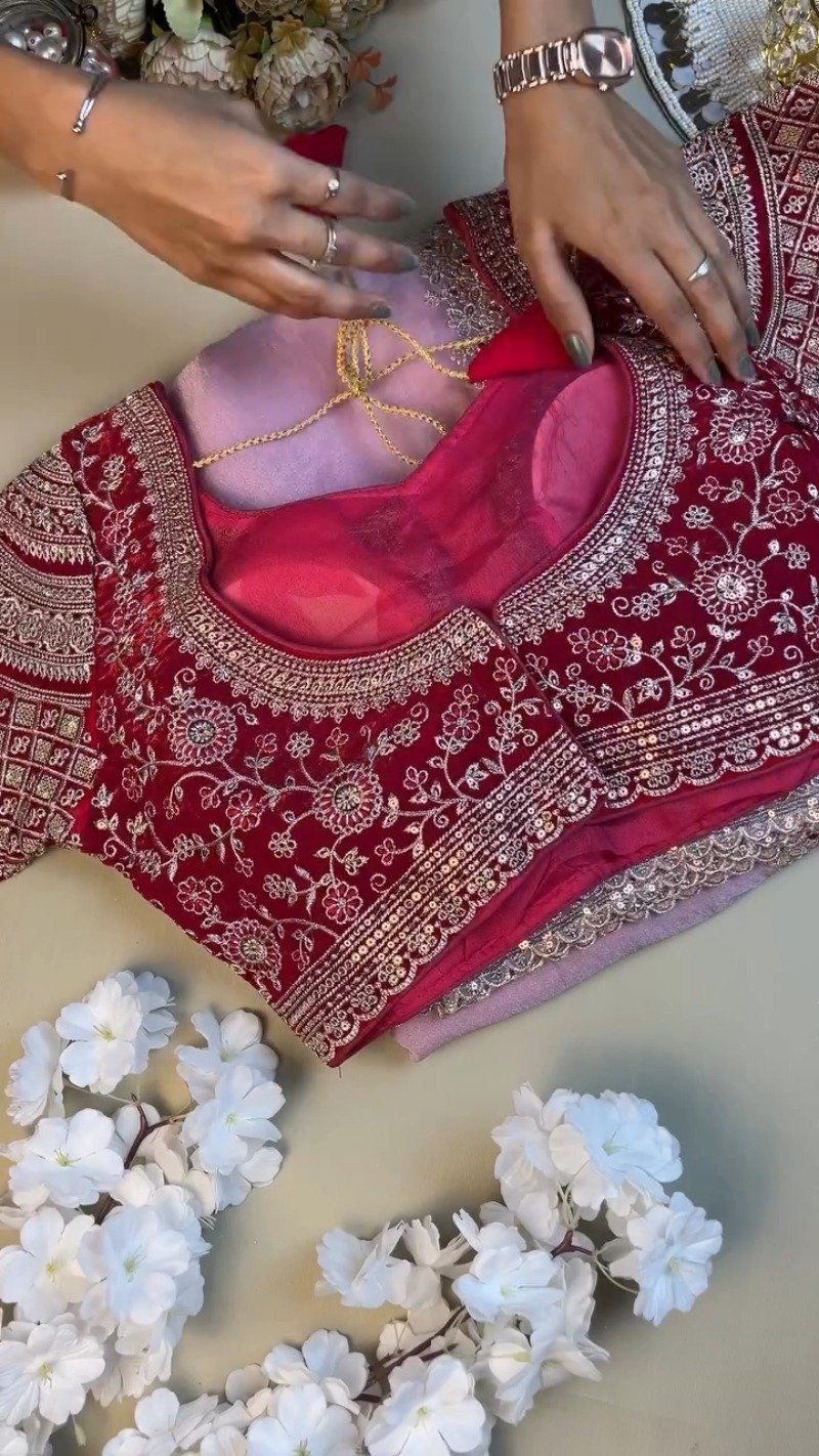 Enchanting Lilac Organza Saree & Maroon Velvet Blouse Set – Available in Lilac & Maroon - Image 3