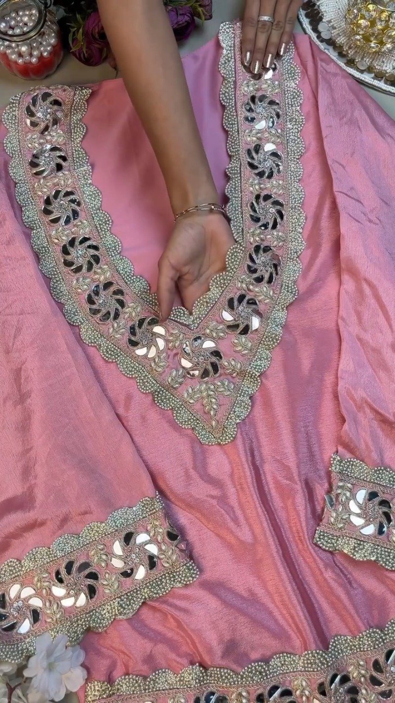Blush Pink Mirrorwork & Pearl Embellished Kurta Set – Artisanal Elegance - Image 2