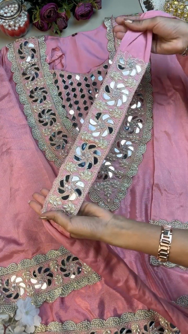 Blush Pink Mirrorwork & Pearl Embellished Kurta Set – Artisanal Elegance - Image 5