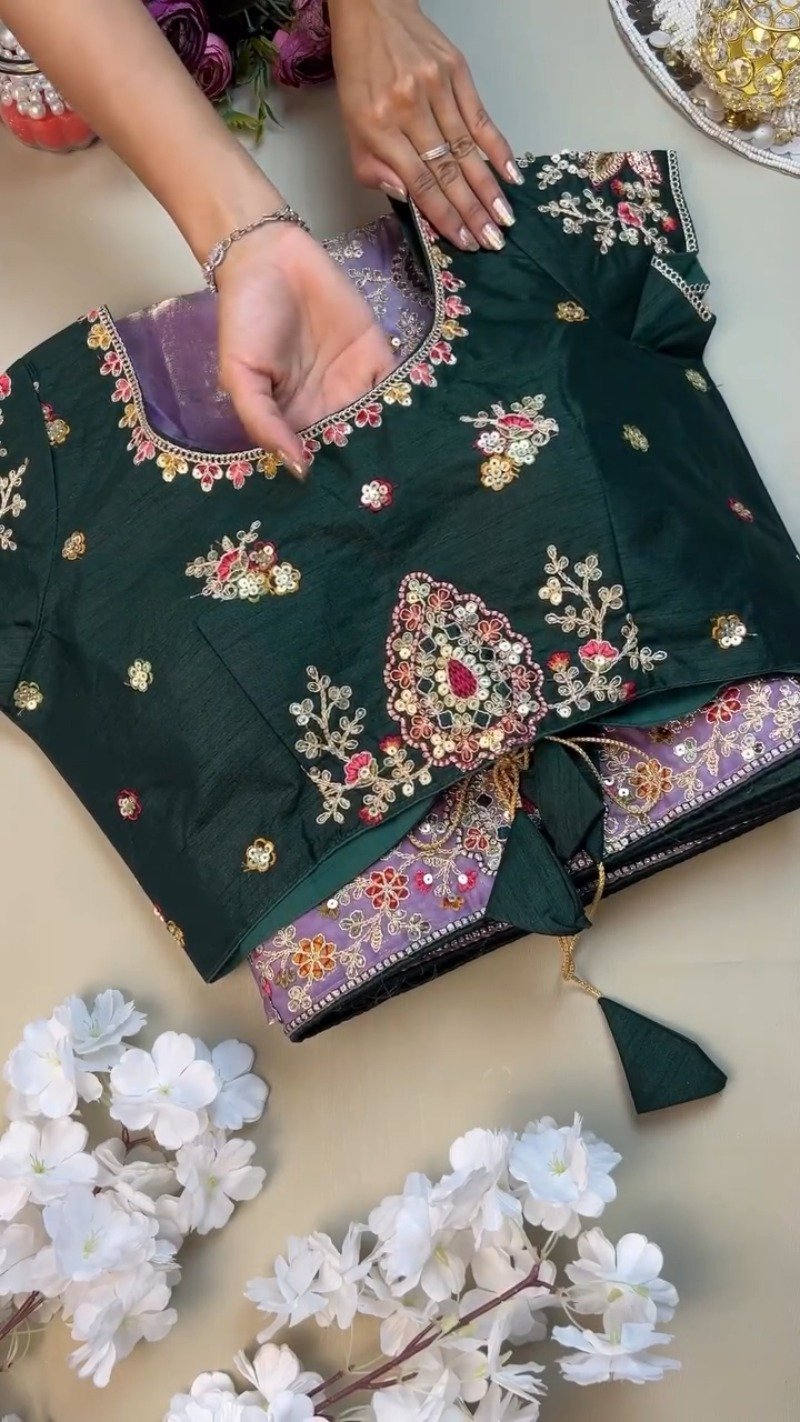 Enchanting Lavender Organza Saree Set with Deep Emerald Blouse – Elegance in Every Drape - Image 3