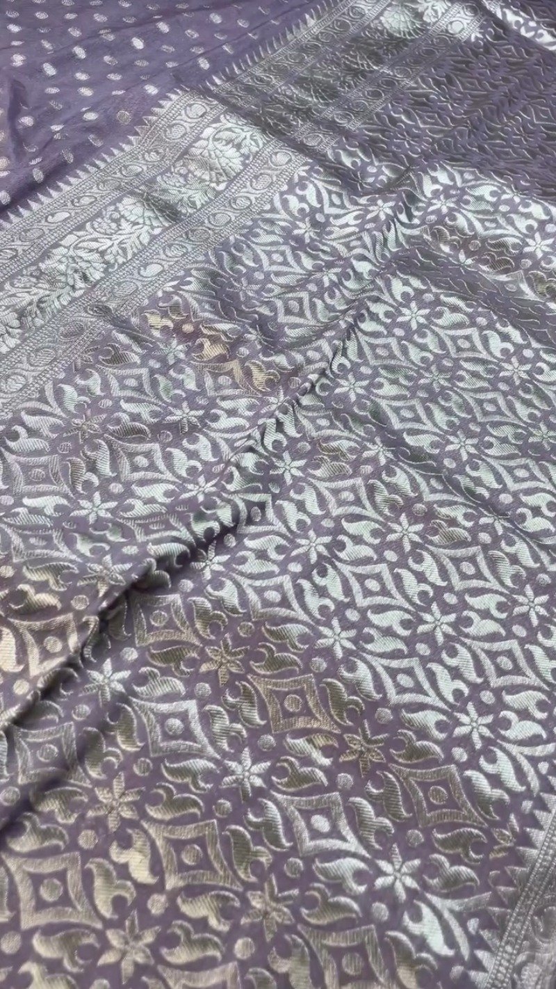 Opulent Lilac & Midnight Blue Handcrafted Silk Saree Set – Available in Lilac & Midnight Blue - Image 5