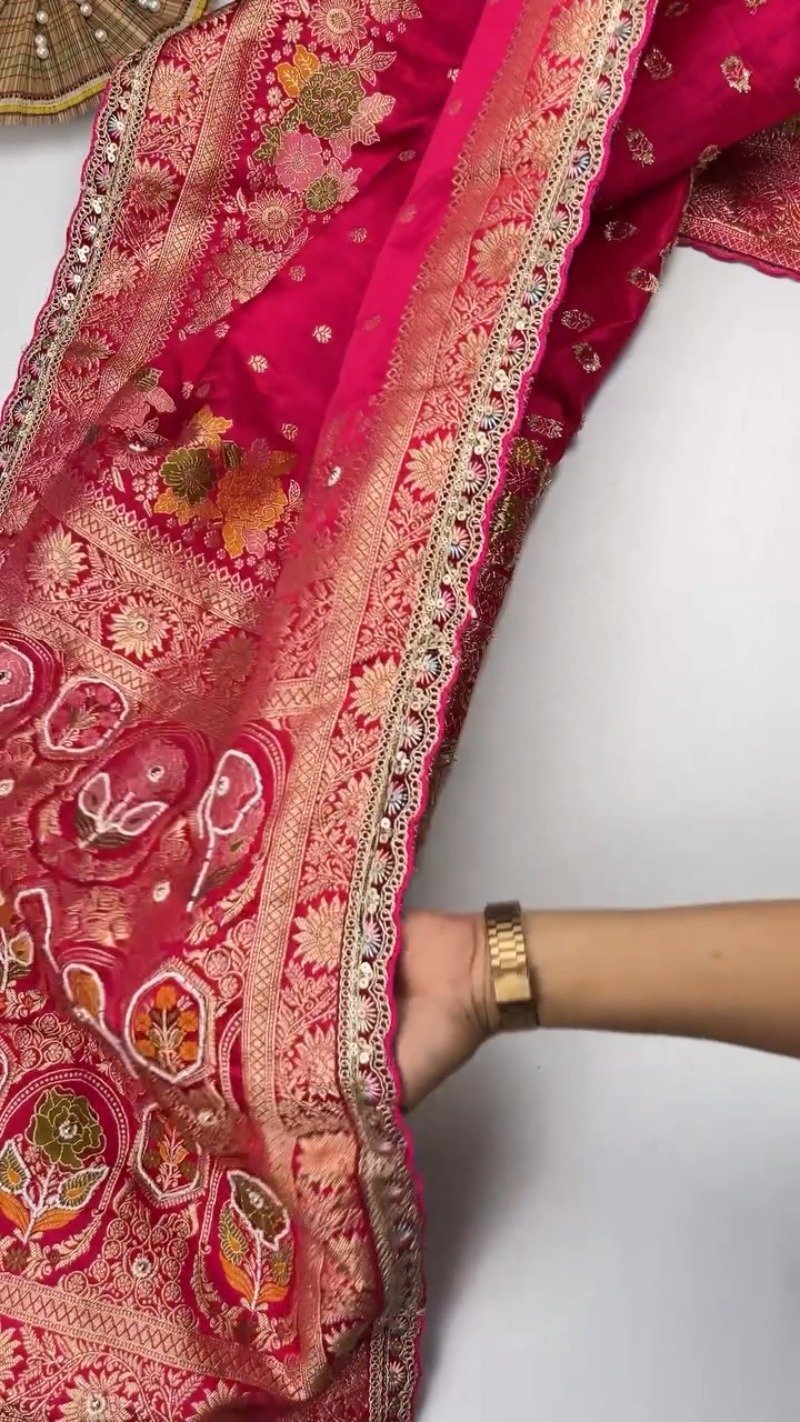 Regal Fuchsia Banarasi Silk Saree with Floral Jaal Embroidery - Image 5