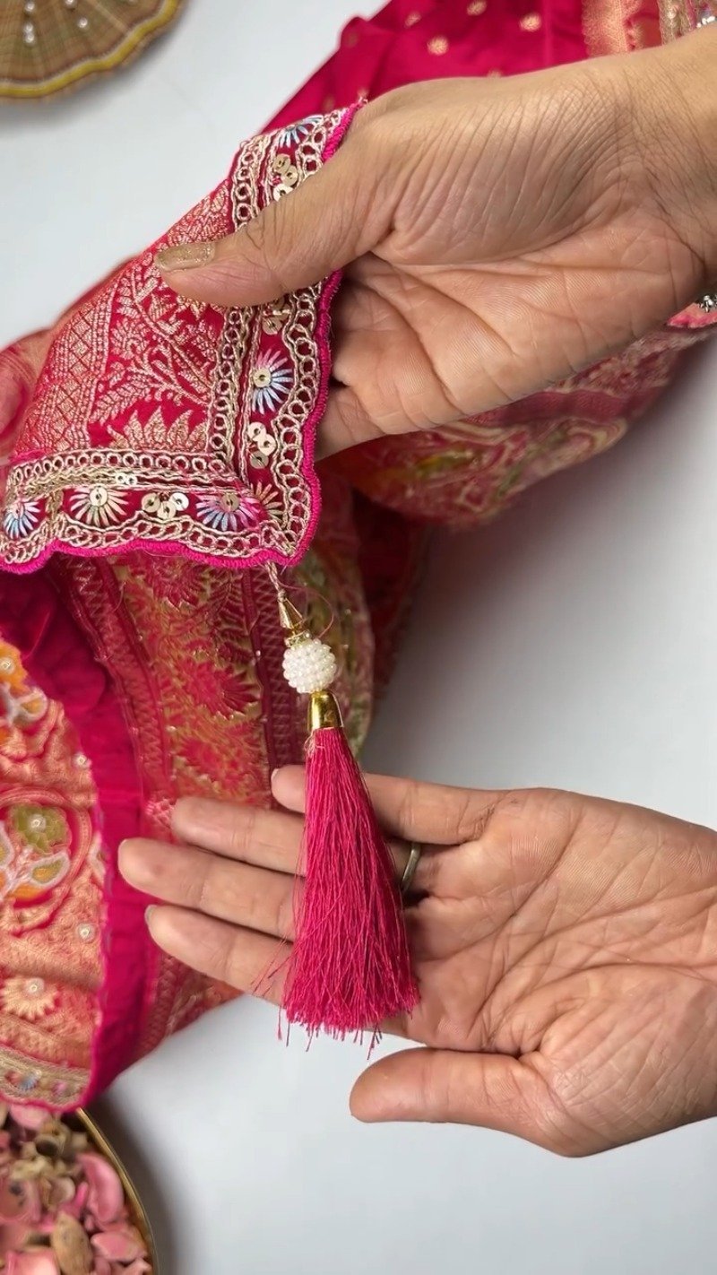 Regal Fuchsia Banarasi Silk Saree with Floral Jaal Embroidery - Image 7