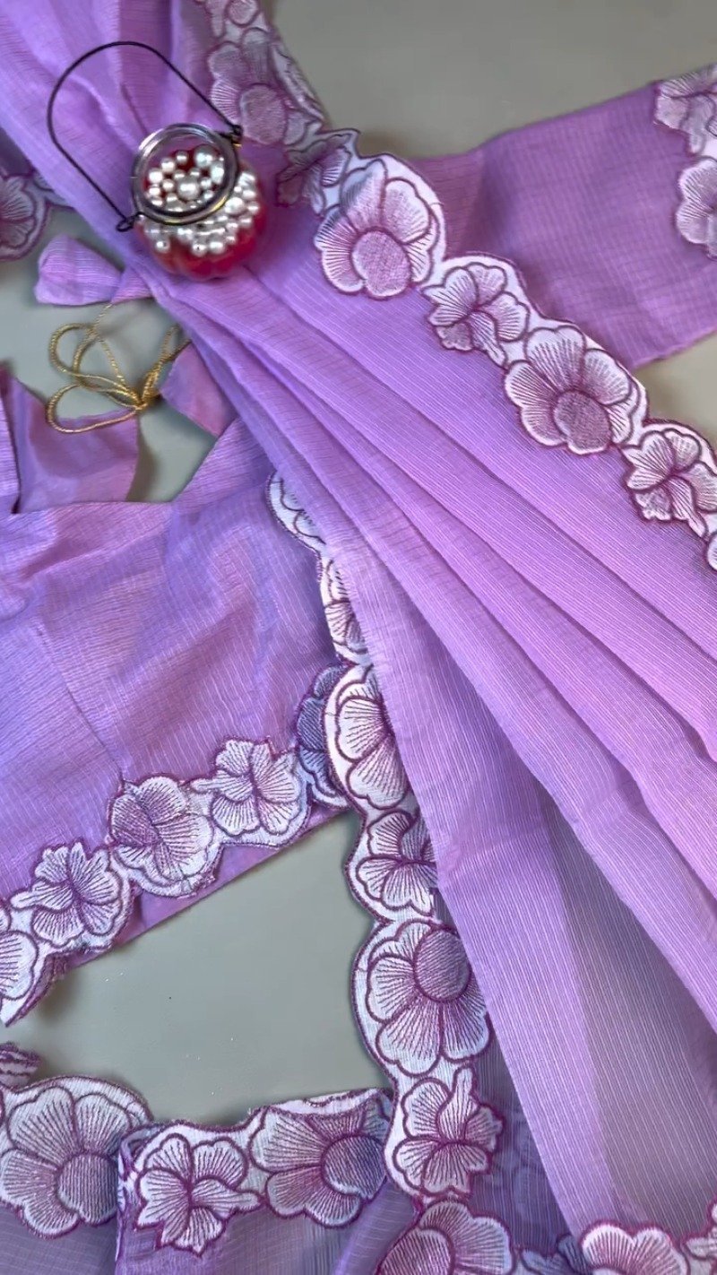 Enchanting Lavender Linen Saree with Scalloped Floral Embroidery - Image 4