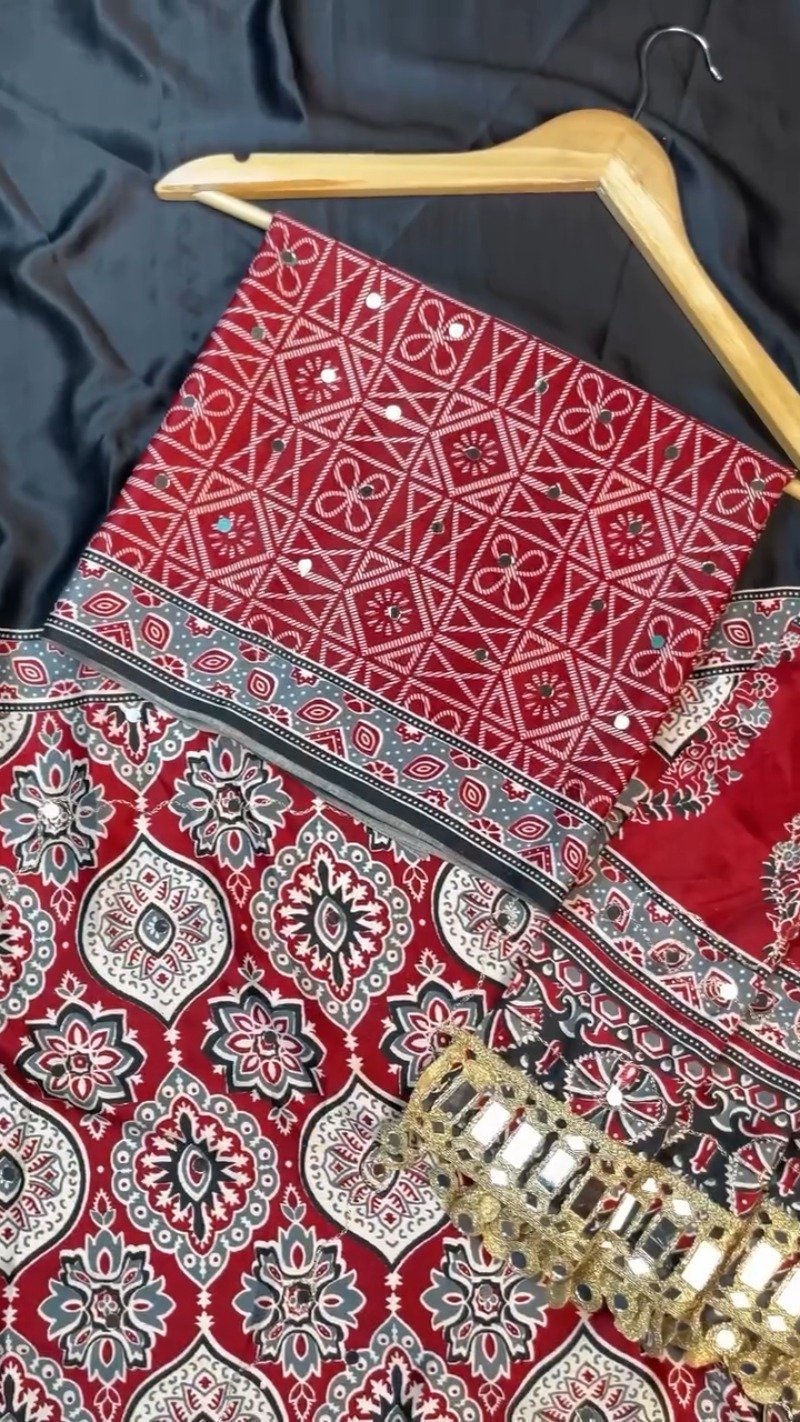 Regal Mirror-Work Ethnic Ensemble in Crimson & Ebony – Available in Dual-Tone Prints - Image 4