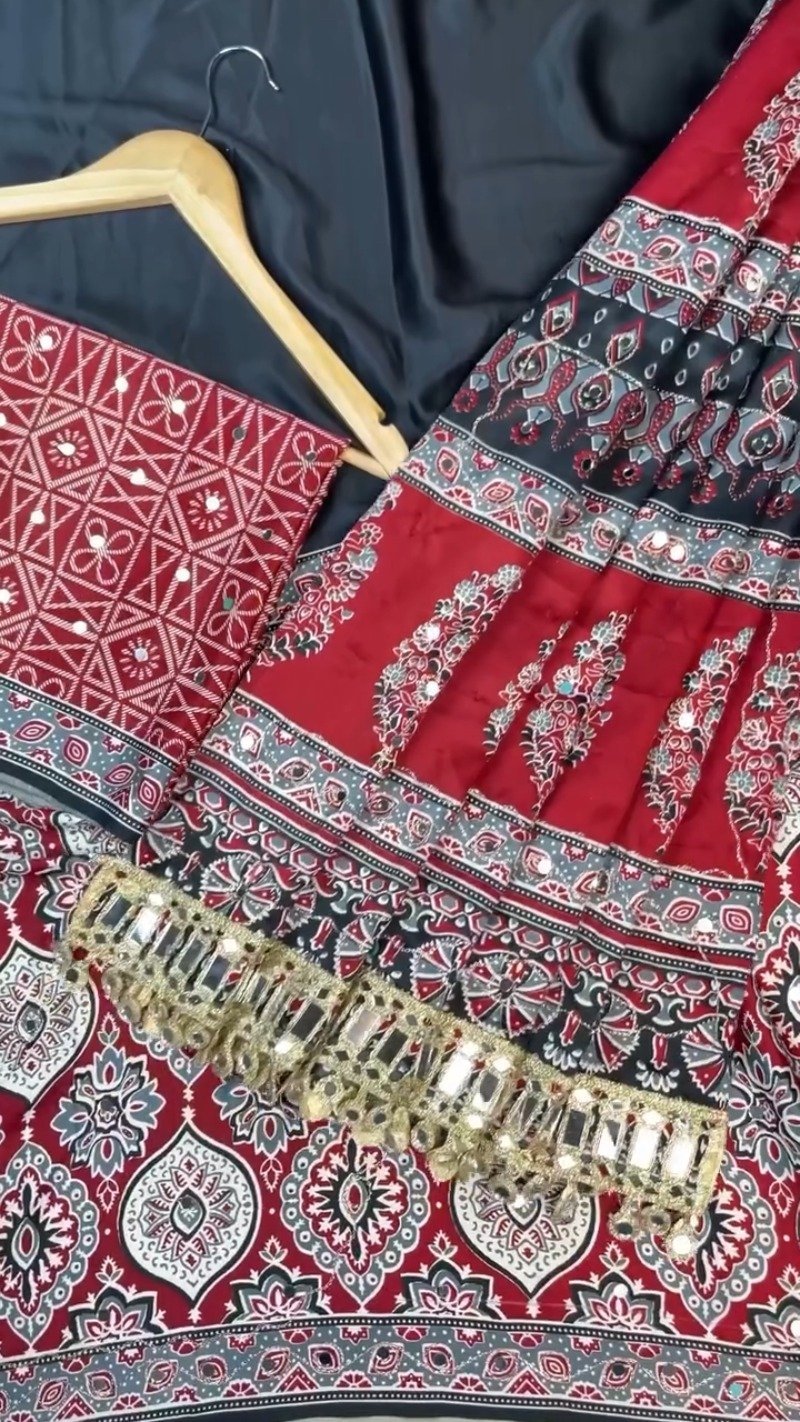 Regal Mirror-Work Ethnic Ensemble in Crimson & Ebony – Available in Dual-Tone Prints - Image 5